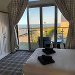 Semesterbostad Sea View The Lookout At The Bay Village 2 Bed Sleeps 5 Dog Friendly Free Leisure Facilities Direct Access Pub And Shop Click To View Photos *