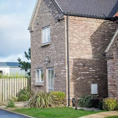 Sea View The Lookout At The Bay Village 2 Bed Sleeps 5 Dog Friendly Free Leisure Facilities Direct Access Pub And Shop Click To View Photos 別荘