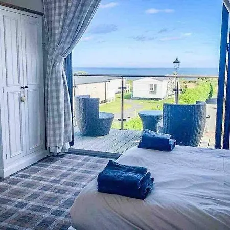 Sea View The Lookout At The Bay Village 2 Bed Sleeps 5 Dog Friendly Free Leisure Facilities Direct Access Pub And Shop Click To View Photos * ファイリー