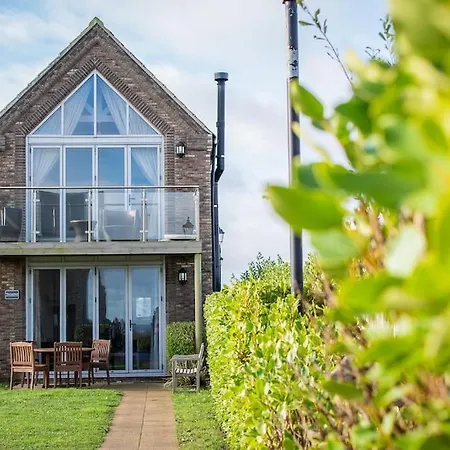 Sea View The Lookout At The Bay Village 2 Bed Sleeps 5 Dog Friendly Free Leisure Facilities Direct Access Pub And Shop Click To View Photos Filey