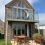 Sea View The Lookout At The Bay Village 2 Bed Sleeps 5 Dog Friendly Free Leisure Facilities Direct Access Pub And Shop Click To View Photos بيت للعطل *